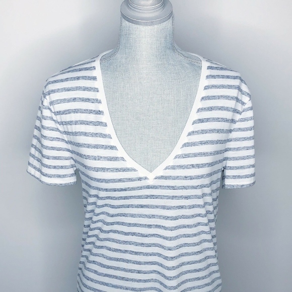 Victoria's Secret Top T-Shirt V Neck Striped (L12) - Picture 2 of 6